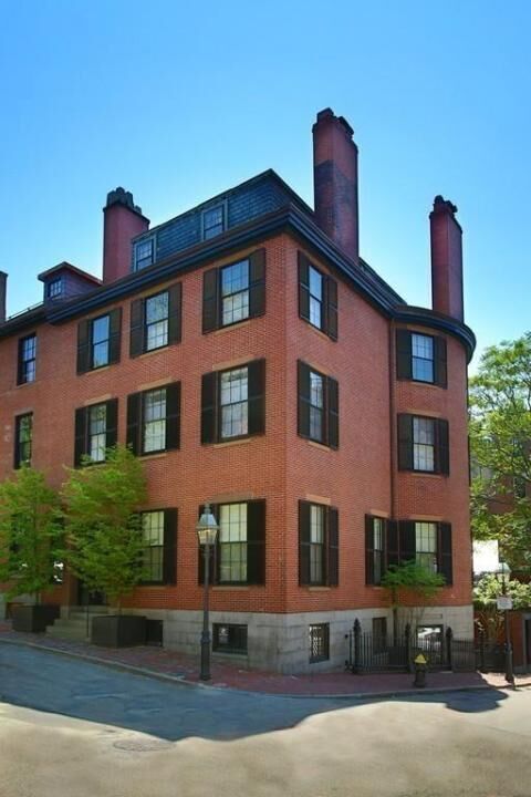 #4. 8 MT Vernon Pl, Boston